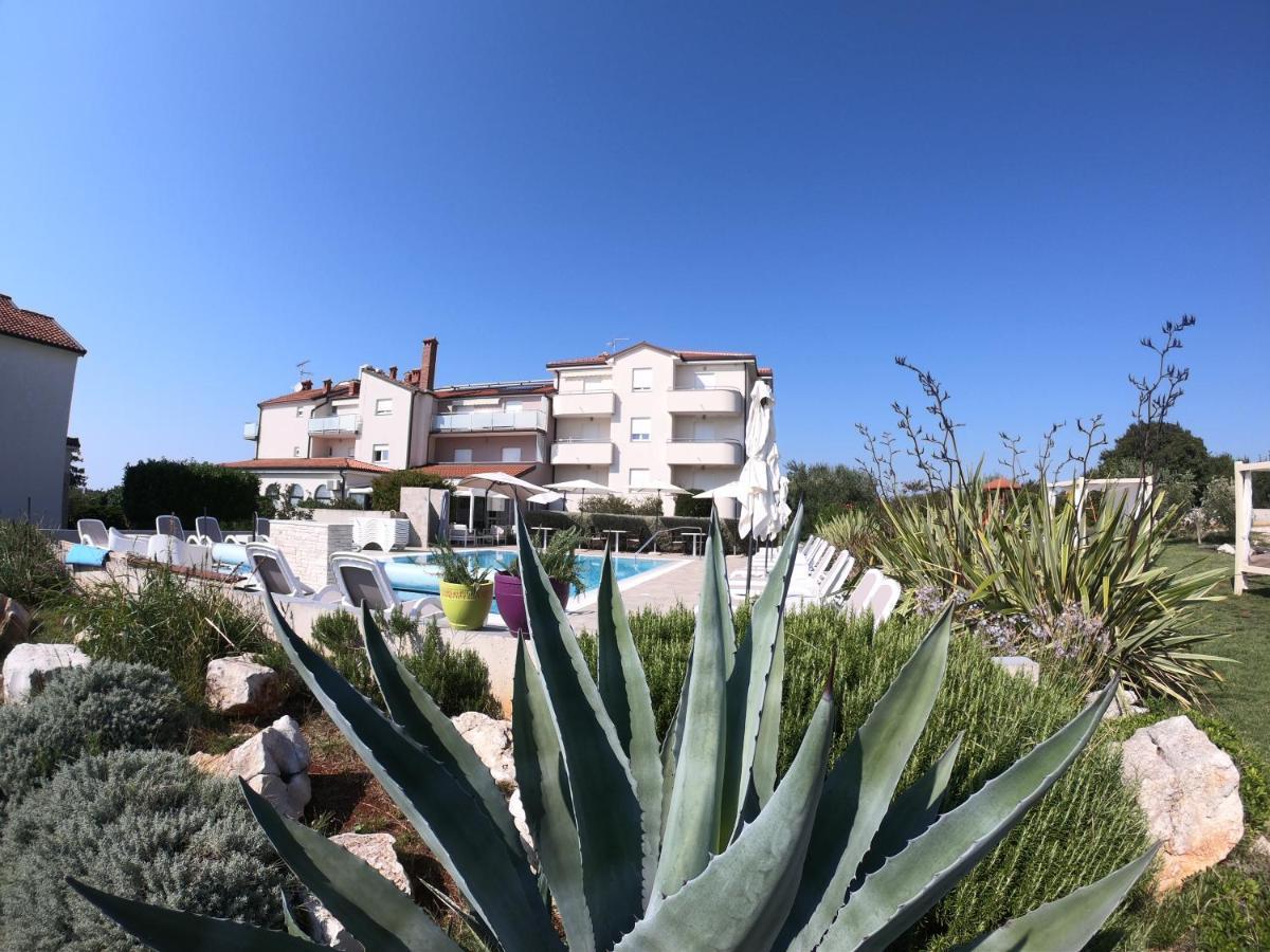 Villa Badi Lovrečica Buitenkant foto